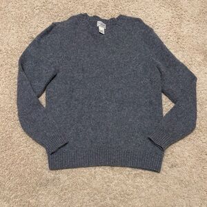 Beautiful grey men’s LL Bean sweater. 100% wool. Great for fall & winter! Medium